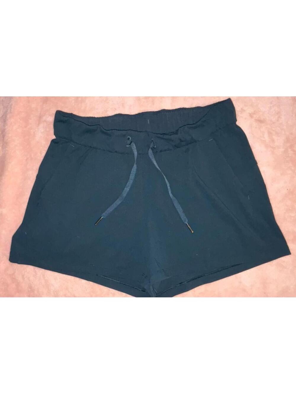 Lululemon Women’s On The Fly Shorts Green Size 8